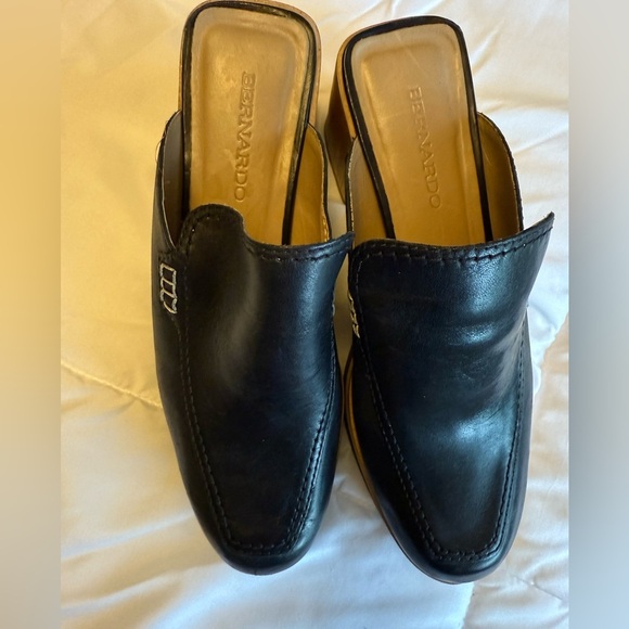 BERNARDO Sofia Leather Wood Loafer Clogs In Black Size 7.5M - Picture 2 of 5